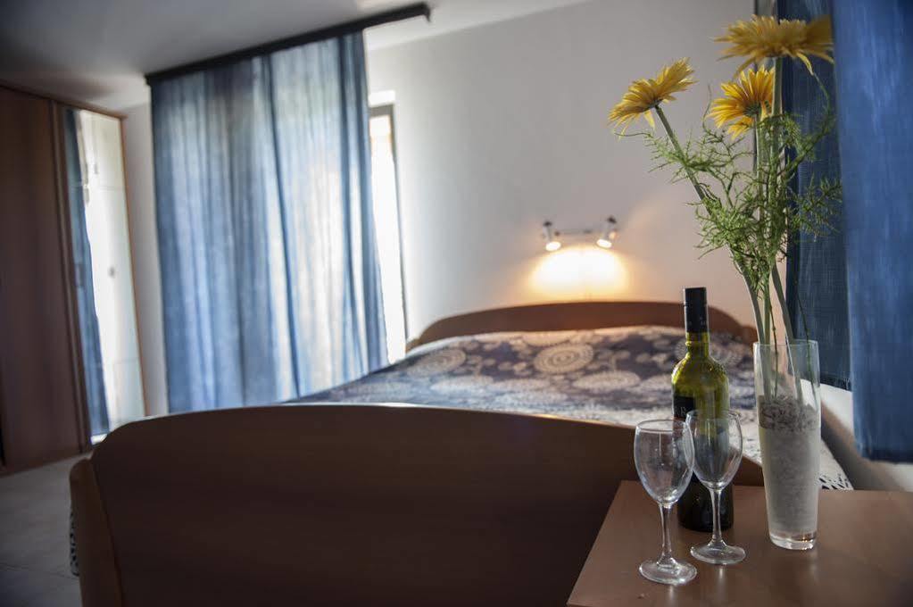 Apartments Paradis โรวีน ภายนอก รูปภาพ