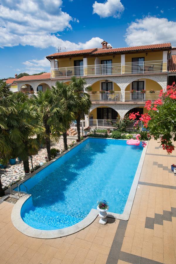 Apartments Paradis โรวีน ภายนอก รูปภาพ