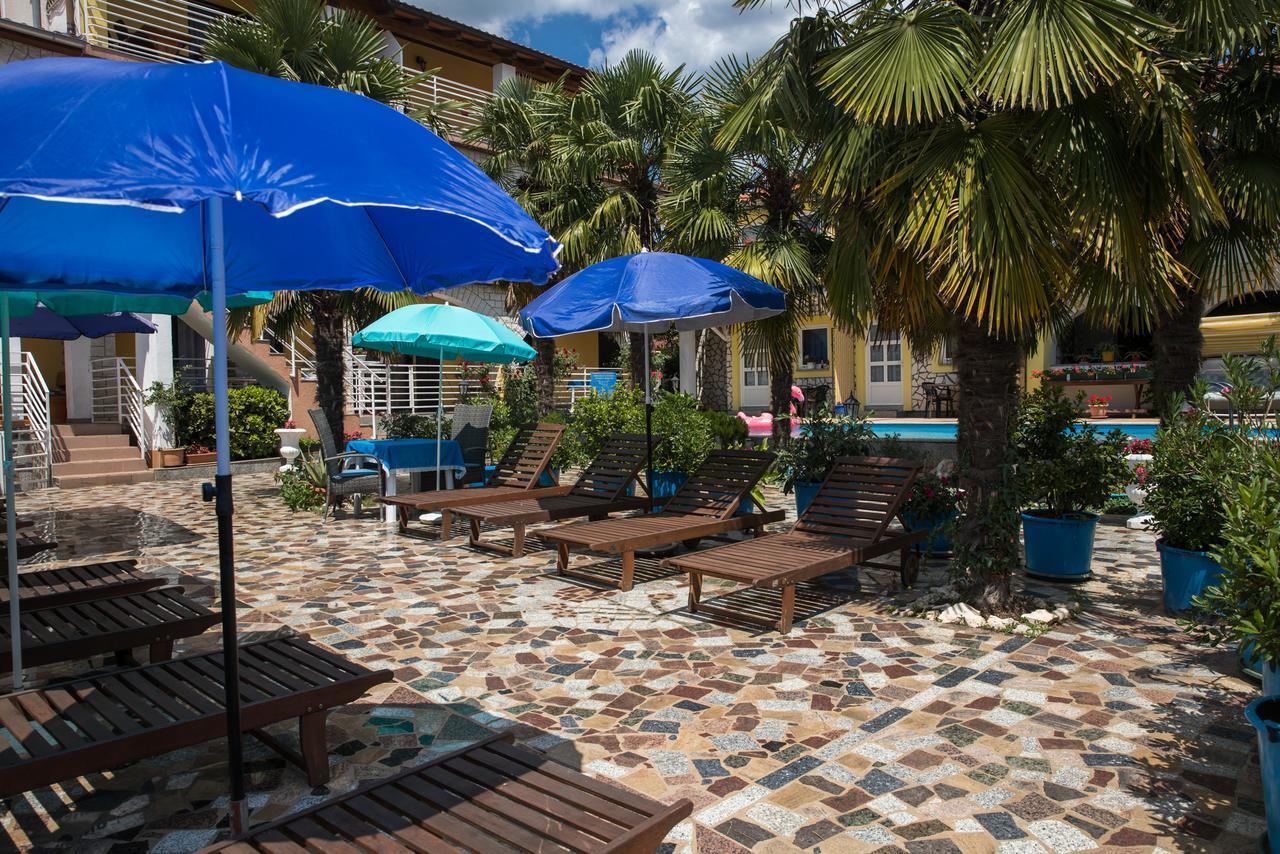 Apartments Paradis โรวีน ภายนอก รูปภาพ